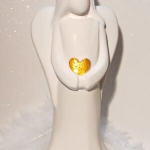 Engel mit goldenem Herz