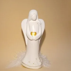 Engel mit Gänseblümchen