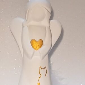 mittelgroßer engel mit katze