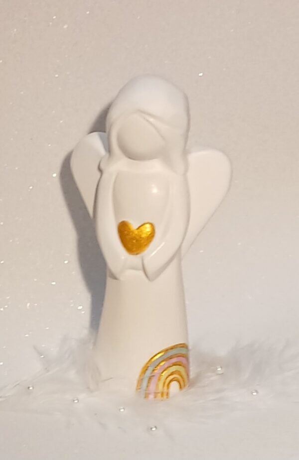 mittelgroßer engel mit regenbogen